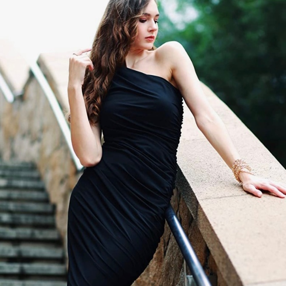 One shoulder sleeveless dress, slim fitted, solid color, fashion, sexy, modern.